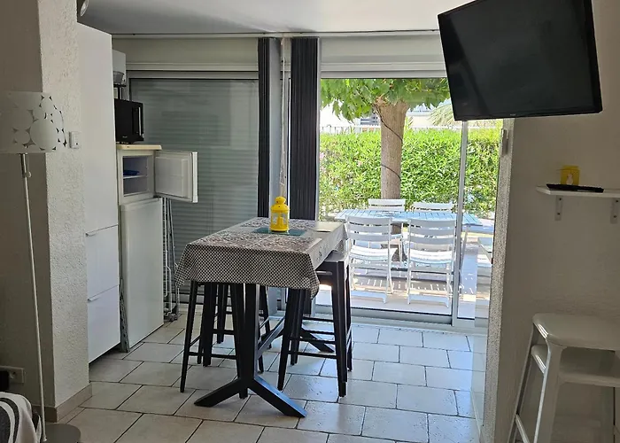 شقة Cap D'agde - Estivales - Proche Naturiste - Terrasse - Wifi - Parking - Piscine - Clim *